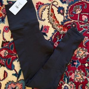 NWT AVOCADO black fire leggings size XS/S